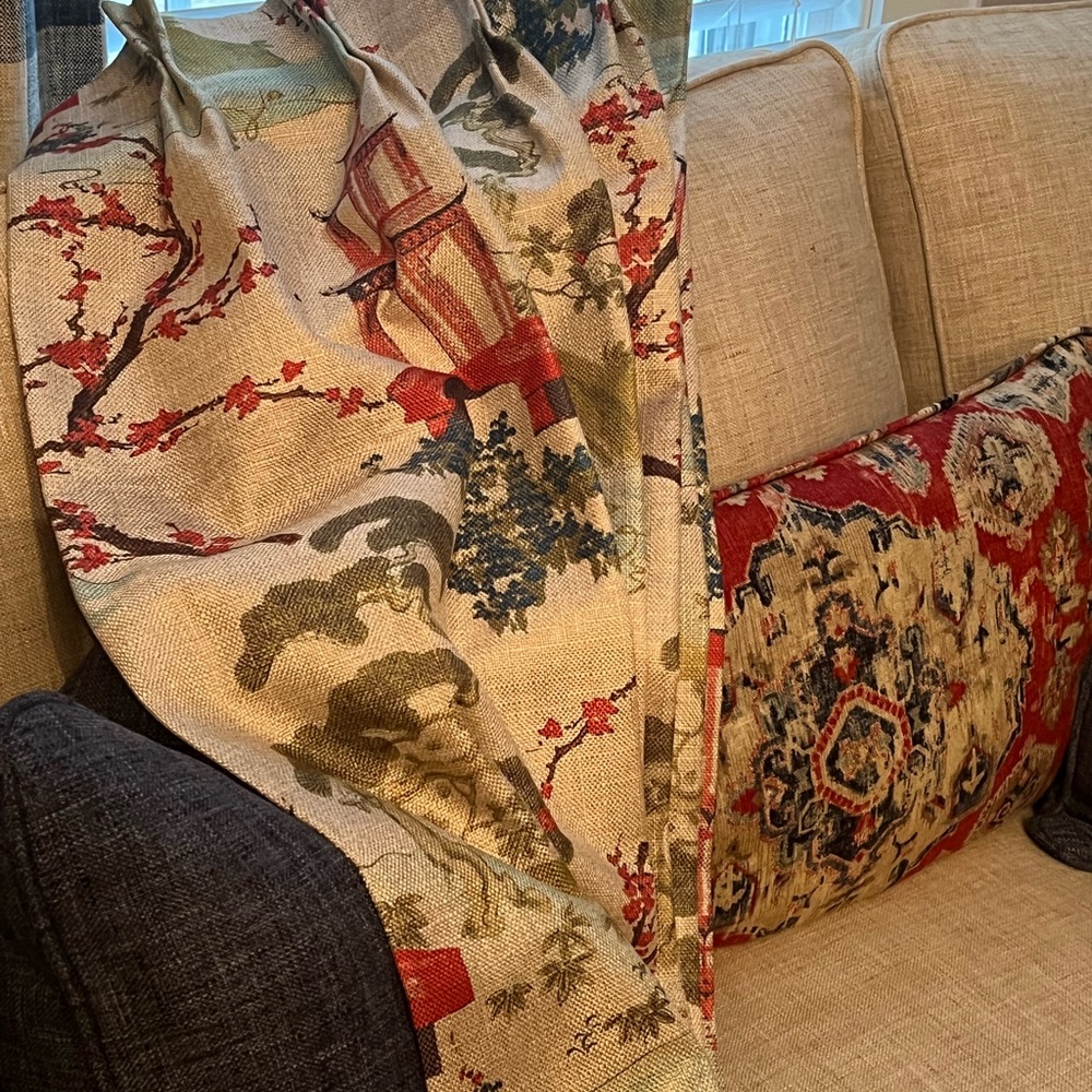 Band New Custom Made Linen Pinch Pleated Drapes~54 x 95. I have five panels.